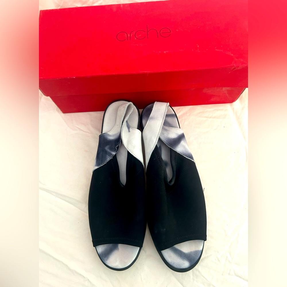 Arche slip on sandal
